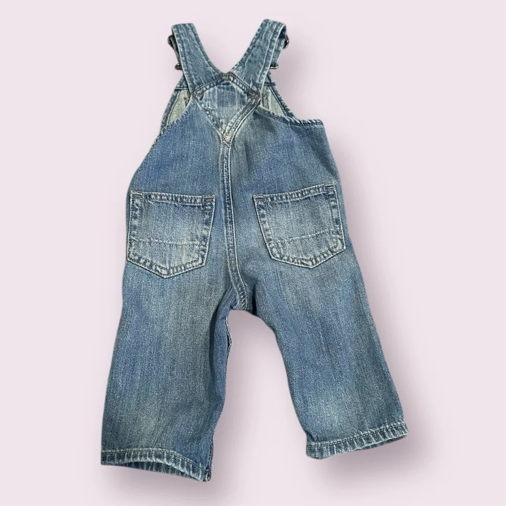 Baby GAP Medium Wash Blue Denim Overalls Size 6-12 Months